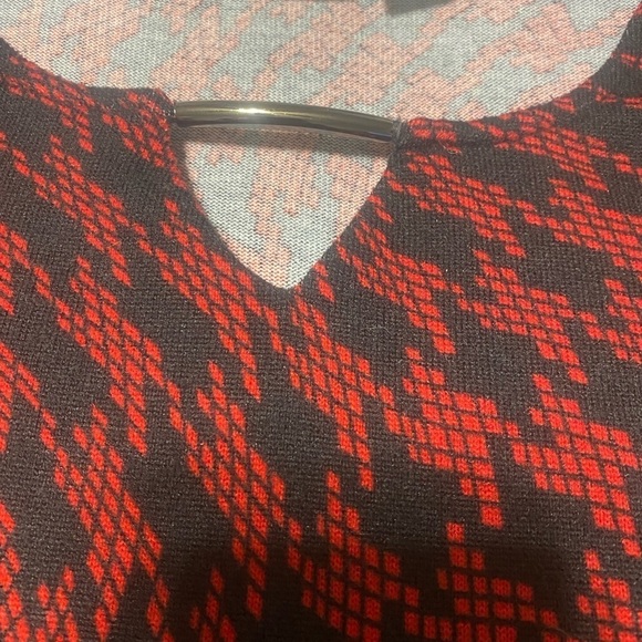CATO women's size large scrunched sleeve top black and red 3/4 sleeve - Picture 2 of 3